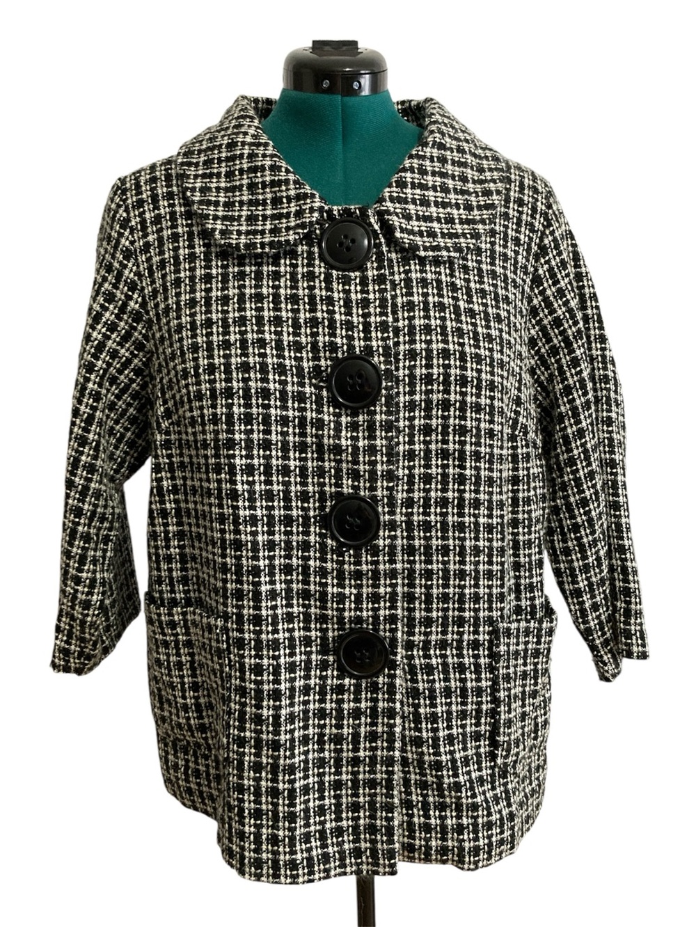 Avenue Plaid Tweed 3/4 Sleeve Statement Button Jacket